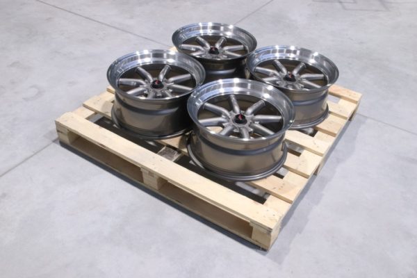 Wheel set JR19 17x8 ET0 4x114,3 Gun Metal